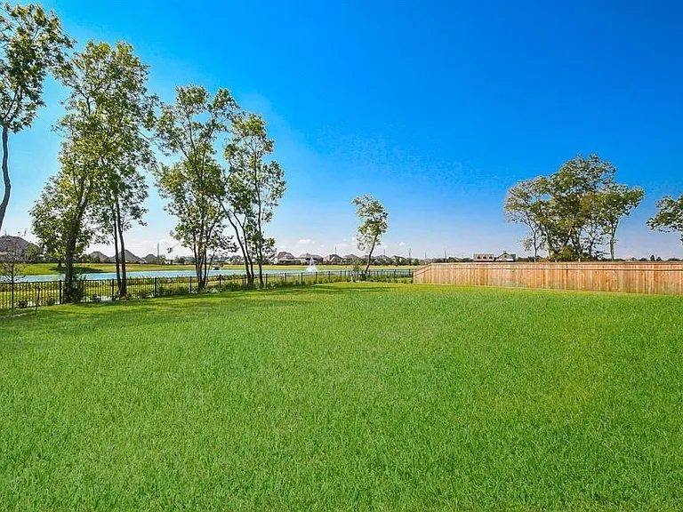 10334 Fountain Shore Dr — Photo 46