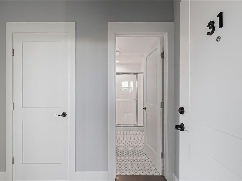 1st image of 47 Beekman Ave #31