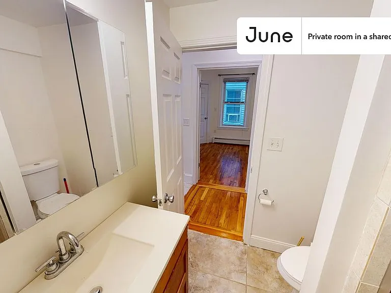 21 Rossmore St #B — Photo 16