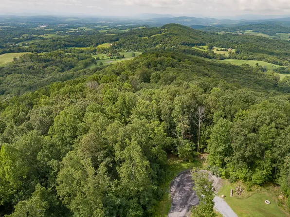 10 Ridgeline Way, Lexington, VA 24450