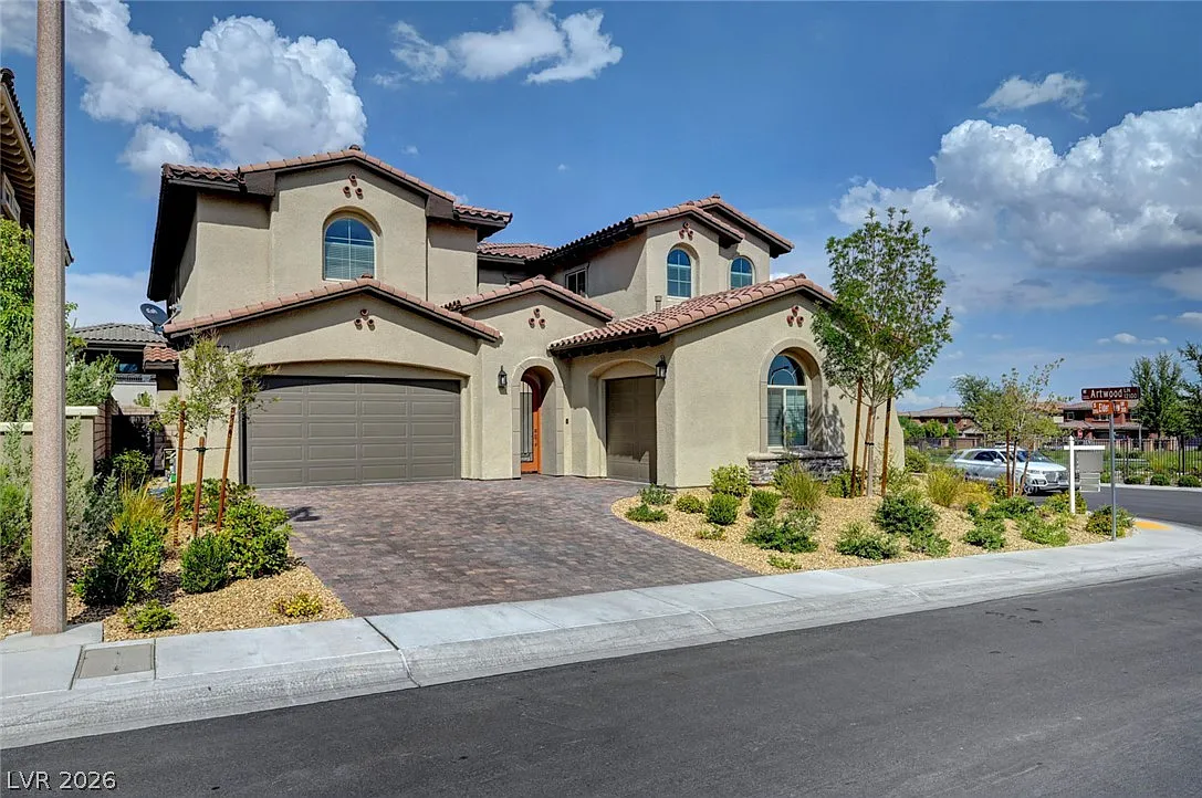 4 bed, 2.5 bath, 3314 sqft, $6,500 — Photo 1