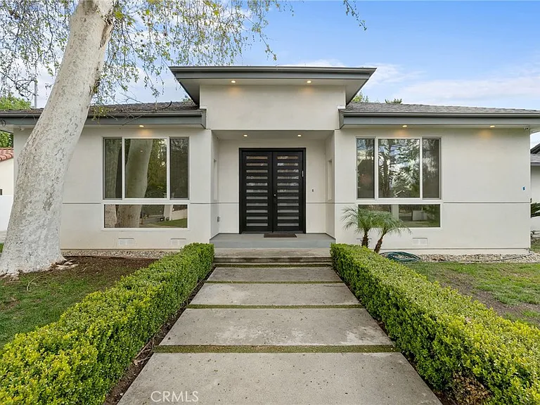 22904 Calvert St — Photo 10