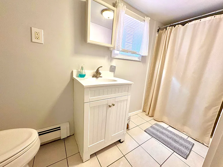 285 Roxbury St — Photo 10