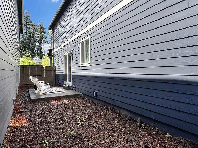 SE Willamette Ave — Photo 24