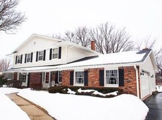 2512 W Chestnut Rd, Mequon, WI 53092