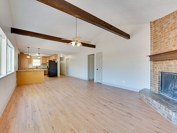 4th image of 2527 Village Oak Dr