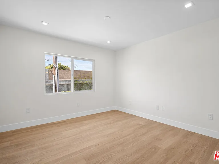 420 S Sepulveda Blvd #13 — Photo 14