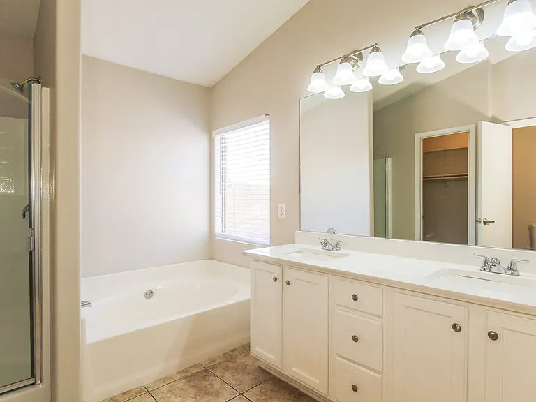 7334 W Lamar Rd — Photo 10