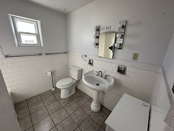 3rd image of 2620 Marble Ave NW