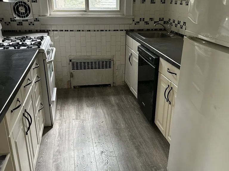 25 S Monroe St #2 — Photo 9