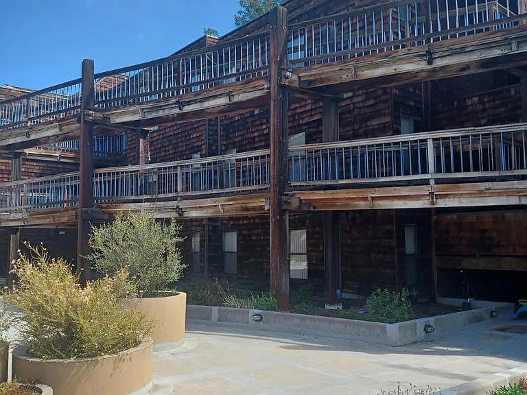 Plaza Apartments — Photo 4