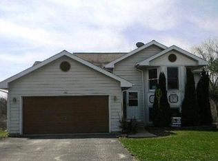 209 King Henry Rd SE, Poplar Grove, IL 61065