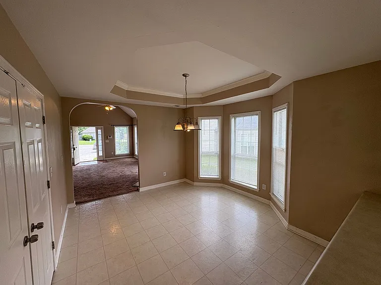 161 Mayfair Ln — Photo 6