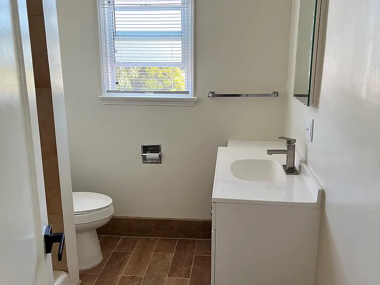 1258 S Cloverdale Ave — Photo 8