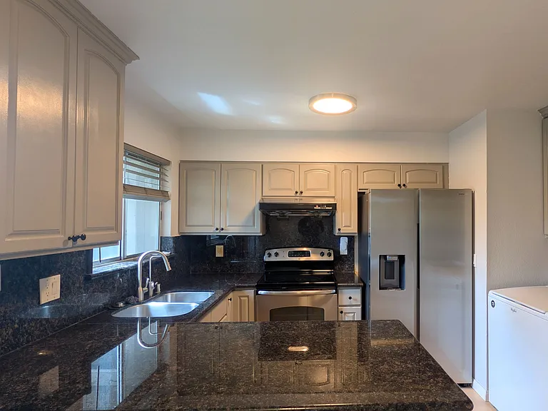 338 S Willard Ave — Photo 6