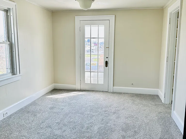 2829 E Main St — Photo 18