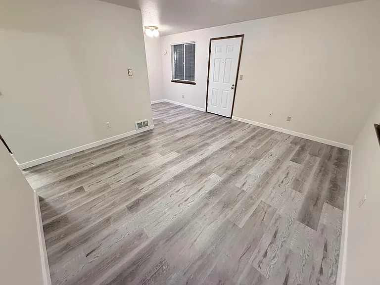 Manor Apartments — Photo 5