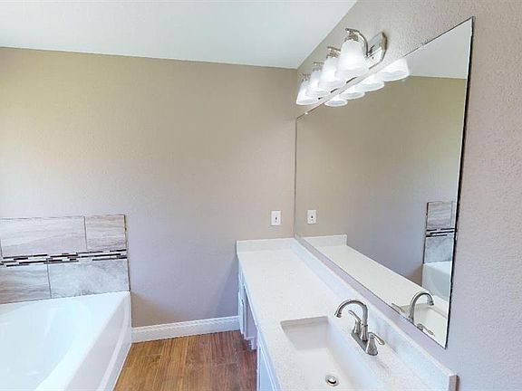 5th image of 2859 Saint Johns Ave