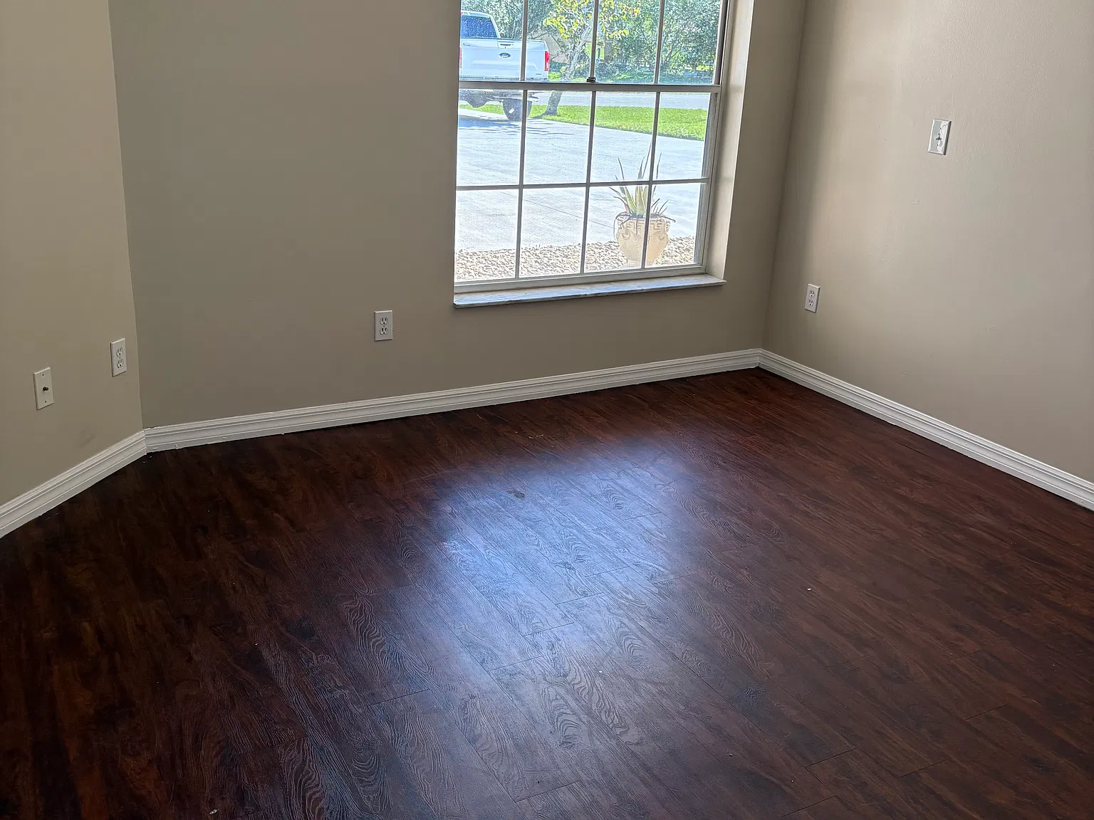 3 bed, 1000 sqft, $1,800 — Photo 4