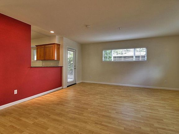 4th image of 125 Blaine St APT J