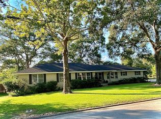 1067 S Holland St, Bellville, TX 77418