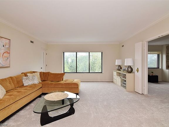 3rd image of 25805 Fairmount Blvd APT 404