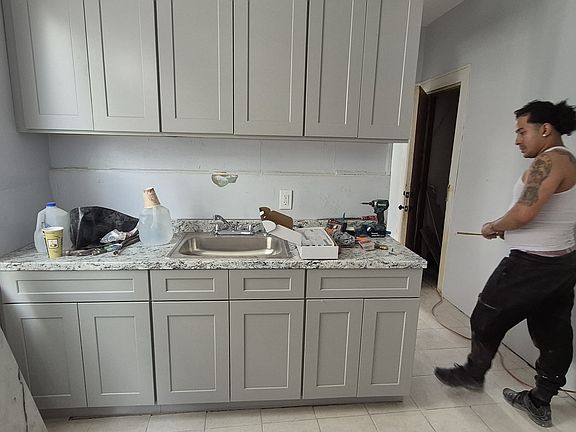 5th image of 196 Linden Ave Floor 2