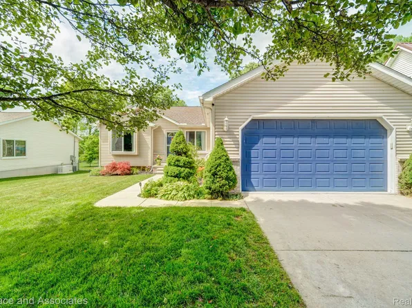 4180 Violet Ave, Saint Clair, MI 48079