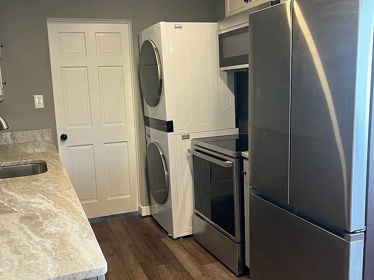 110 Front St — Photo 11