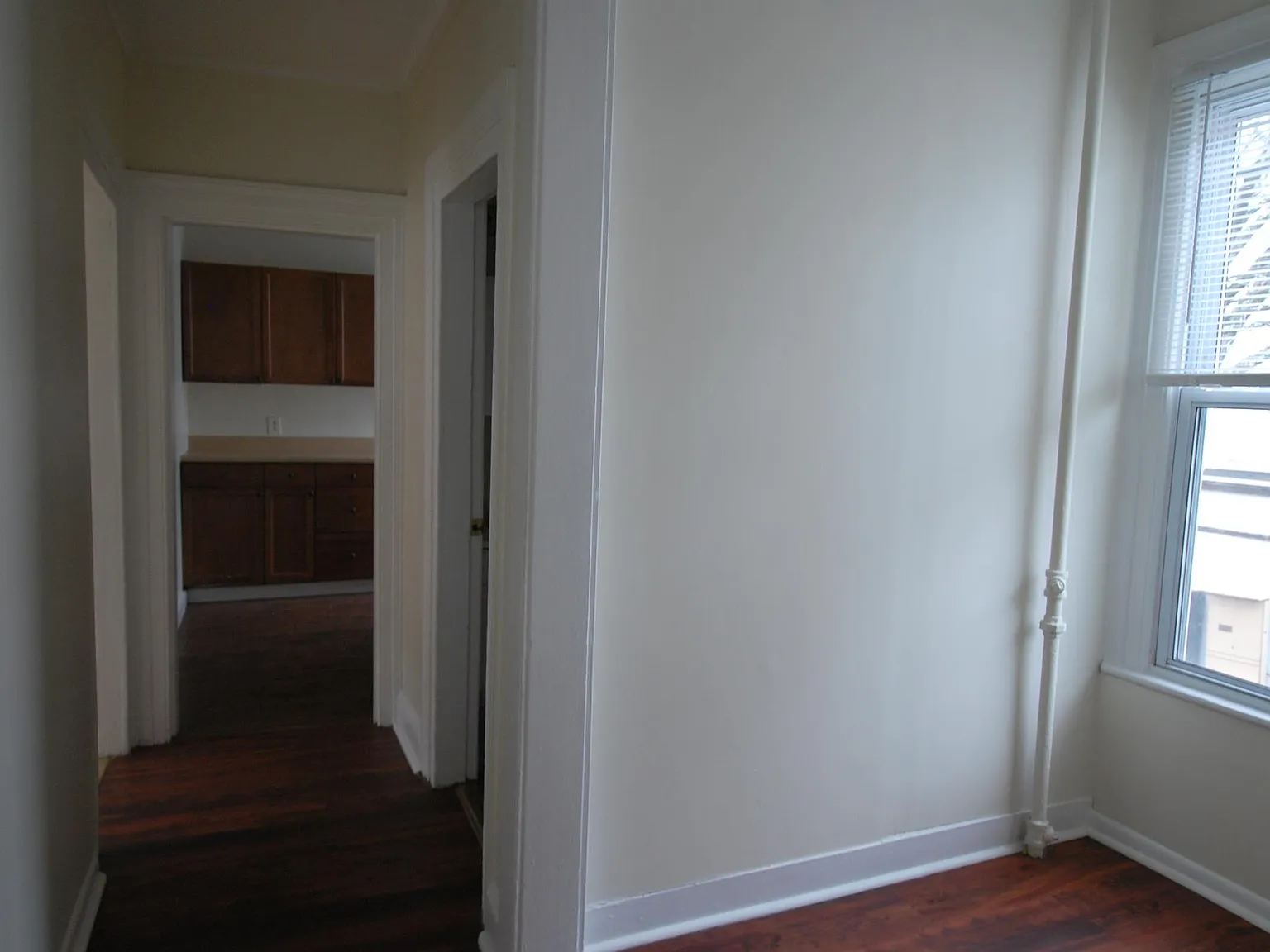 3 bed, 1000 sqft, $3,200 — Photo 3