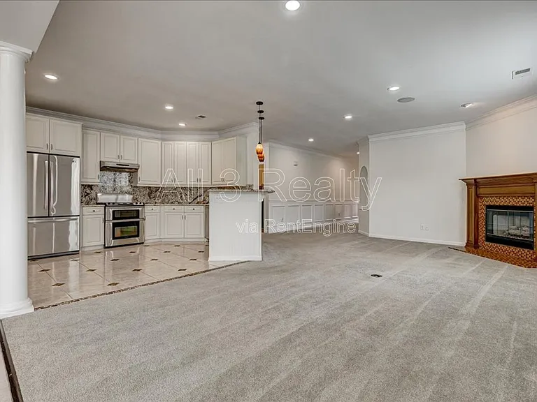 1033 Pinehurst Dr — Photo 33