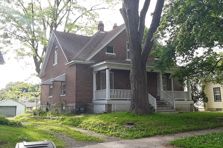 2nd image of 241 N Park Ave