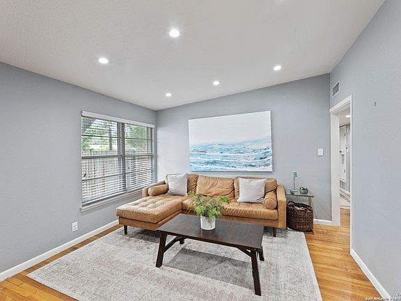 3rd image of 250 Sprucewood