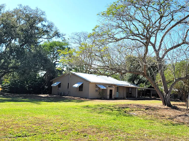 4362 W Midway Rd — Photo 2