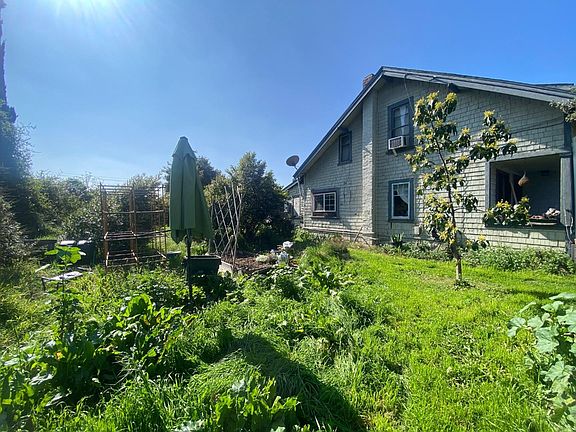 3rd image of 1538 E San Fernando St