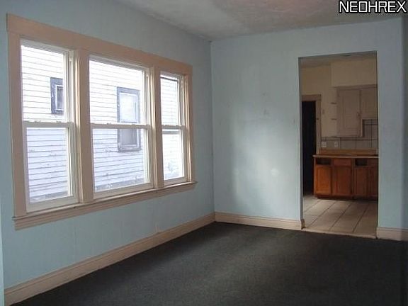 4th image of 1614 Elsinore Ave