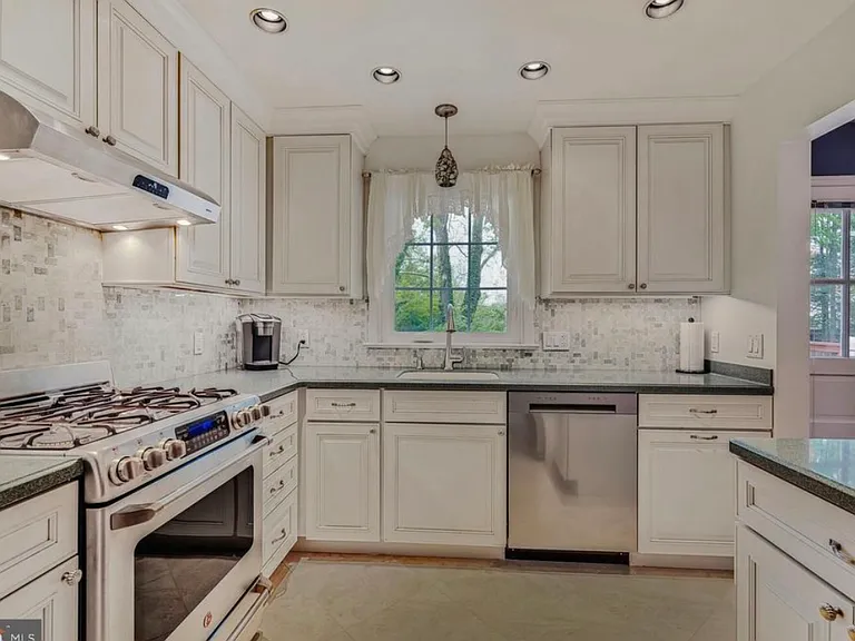 2622 N Lexington St — Photo 7