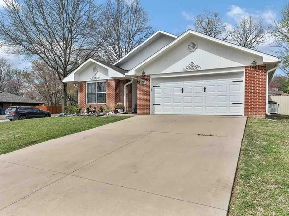 1414 Cortez Ave, Coffeyville, KS 67337