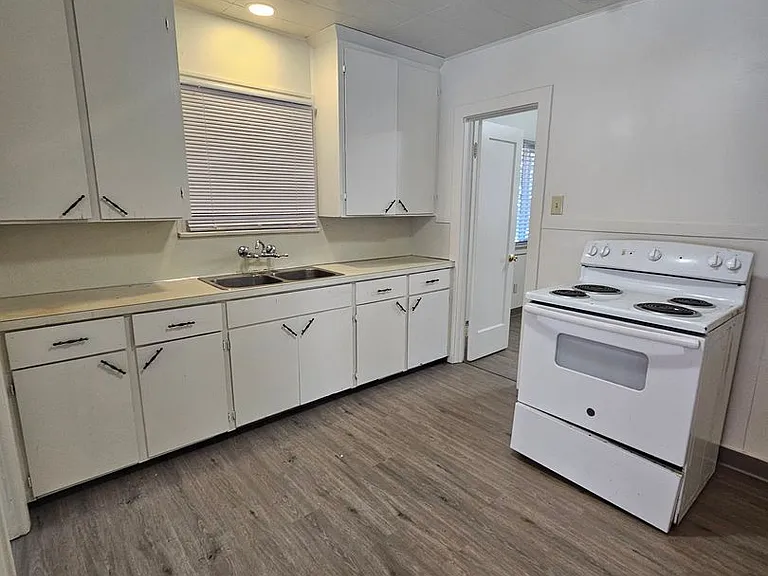 125 N Columbus Ave — Photo 8