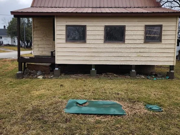 391 Howard St, Kalona, IA 52247