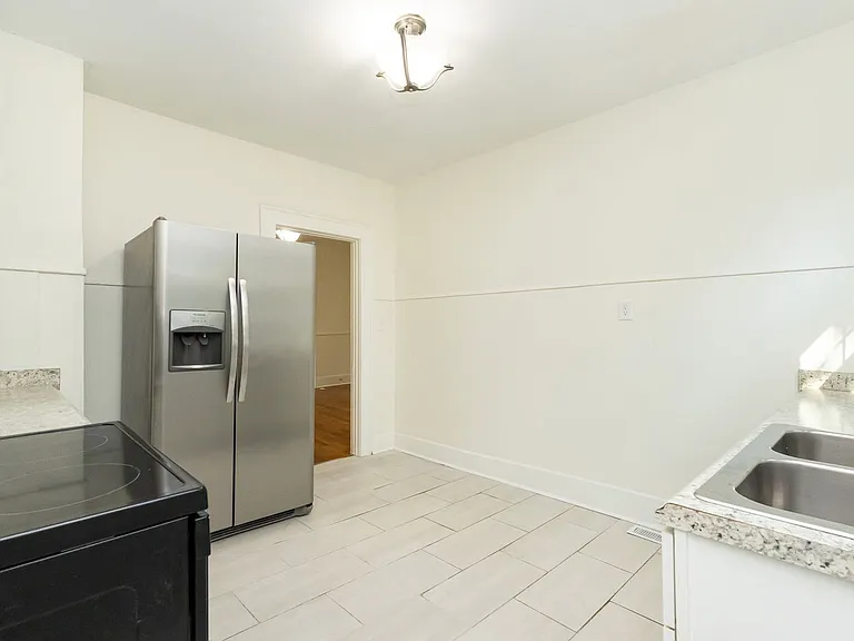 1705 Bennett Ave — Photo 10