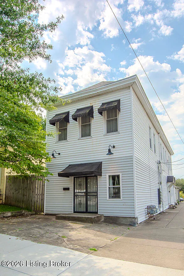 3 bed, 1.0 bath, 1300 sqft, $1,500 — Photo 2