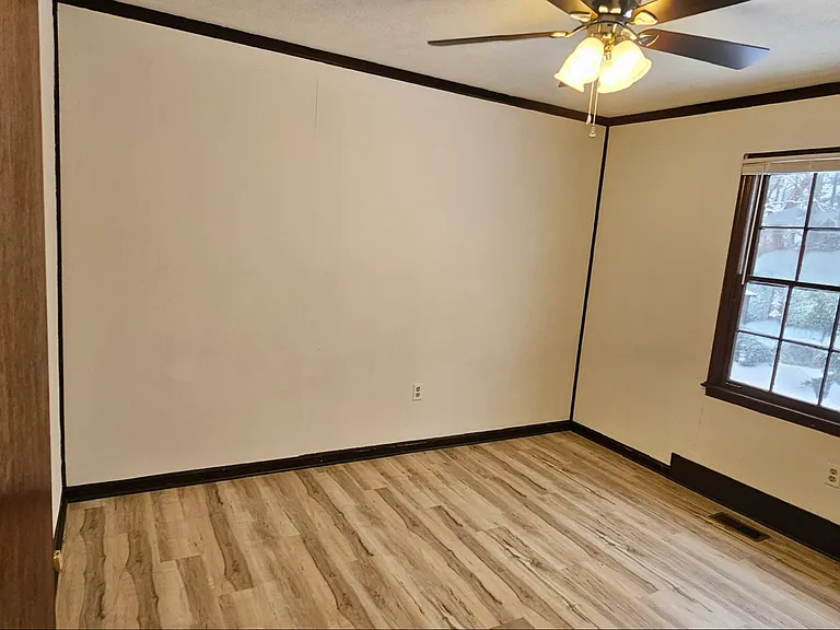 404 Mann St — Photo 3
