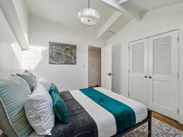 300 Communipaw Avenue image 26 of 43