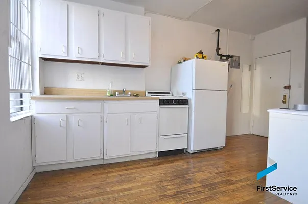 Rented by FirstService Realty (legacy) | media 10