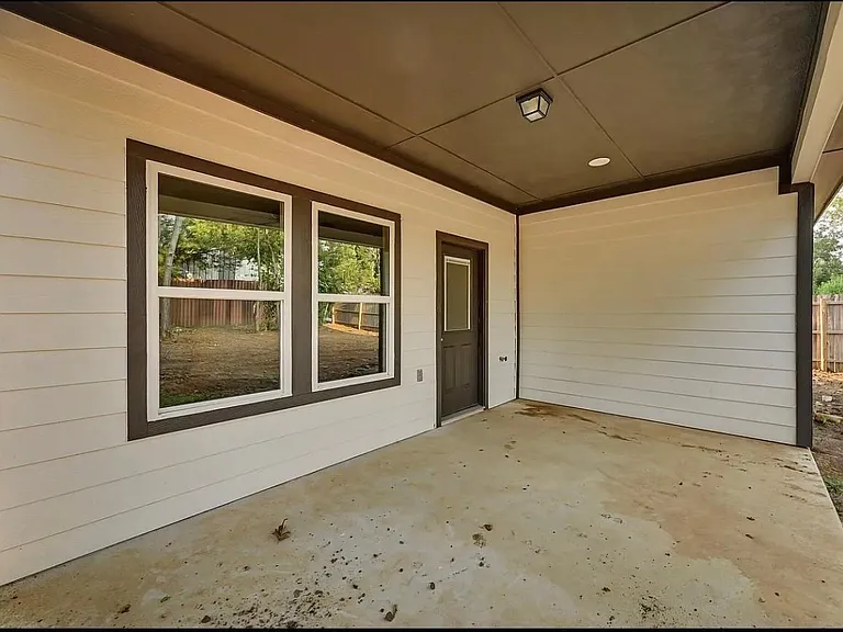 1707 Ash Crescent St — Photo 19