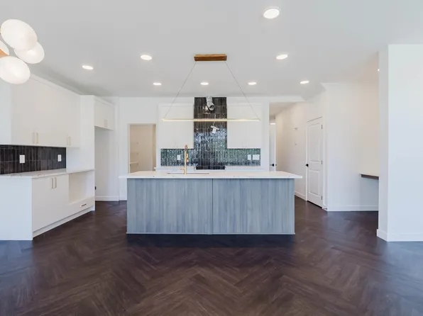 20624 43rd Ave NW, Edmonton, AB T6M 0R8