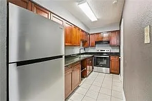 241 Helen St #3C — Photo 2