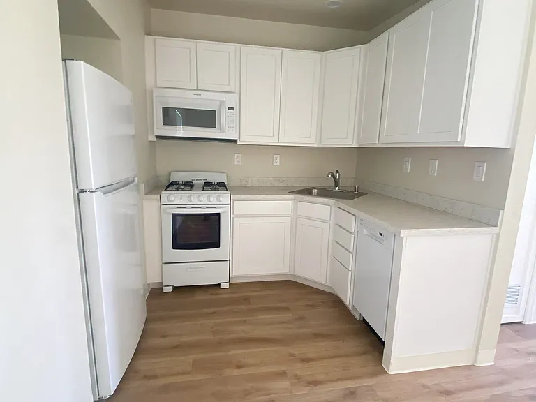 1476 Santa Clara Ave #B — Photo 6