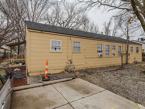 3rd image of 910 & 912 S Terrace Dr